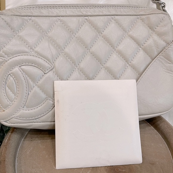 **SOLD** RARE Iridescent Pearl Chanel Aged Calfskin Quilted Cotton Club Pochette - Picture 4 of 14